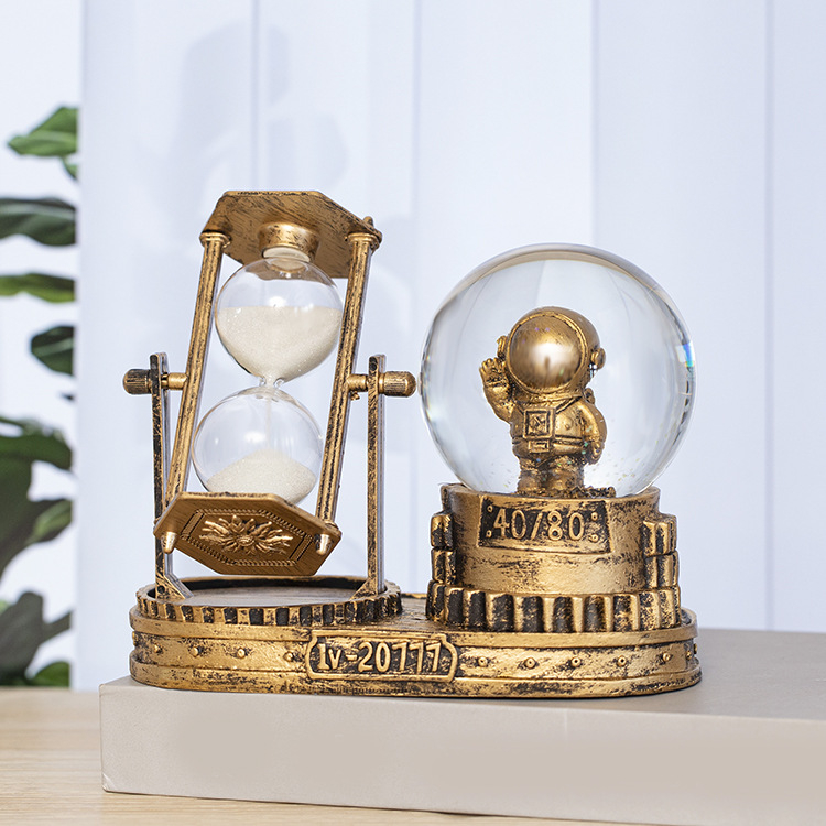 Sferă de cristal luminoasă cu astronaut și clepsidră – ornament de birou, cadou pentru băieți și elevi