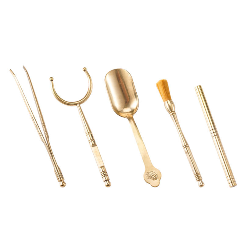 Set de ceai din alamă cu Șase Domni, clemă pentru ceai, linguriță, ceainic și accesorii pentru ceremonia ceaiului