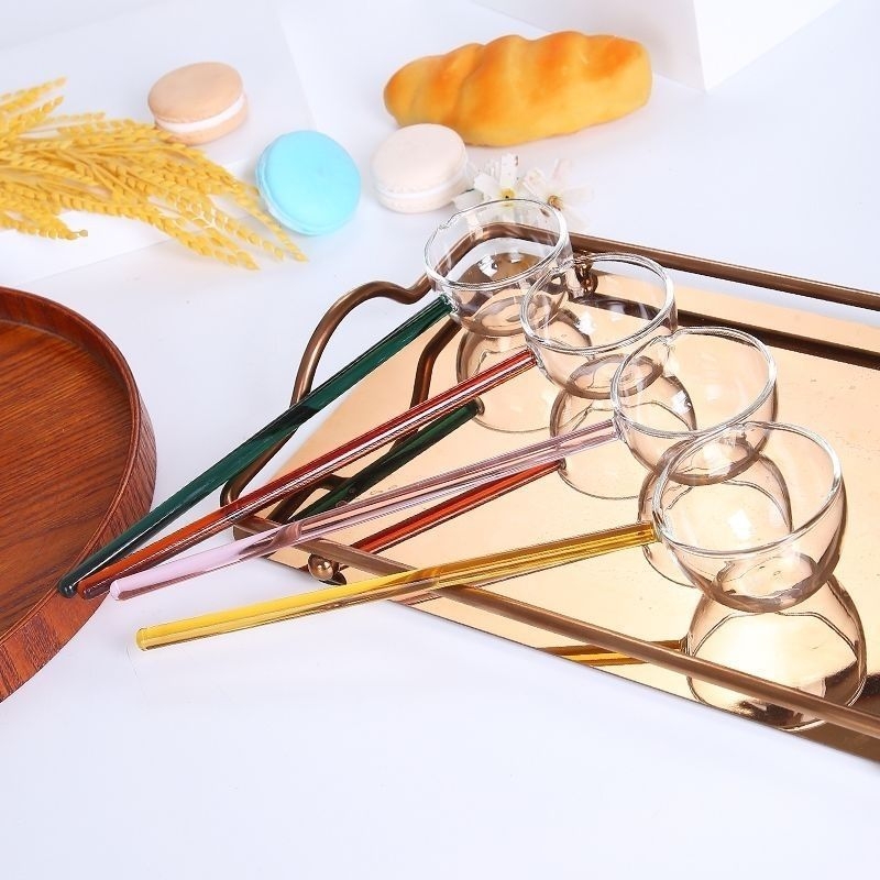 Lingură din sticlă borosilicată transparentă, cu mâner lung, colorată — lingură elegantă pentru desert, ceai și condimente.