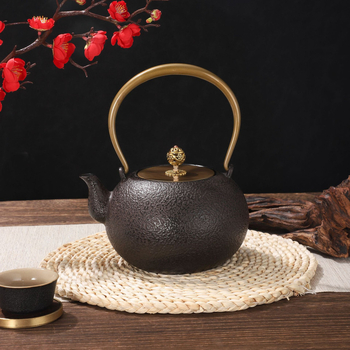 Ceainic din fontă, cu textură ciocănită și finisaj crem, design retro inspirat de Japonia, cu mâner de ridicare, potrivit pentru prepararea ceaiului acasă sau în aer liber