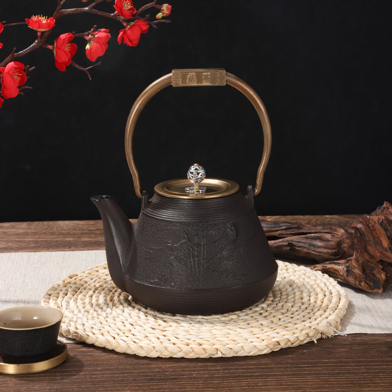 Ceainic din fontă, cu textură ciocănită și finisaj crem, design retro inspirat de Japonia, cu mâner de ridicare, potrivit pentru prepararea ceaiului acasă sau în aer liber