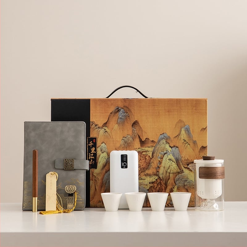 Set portabil de ceai pentru călătorii: ceainic ceramic și patru cești pentru o persoană