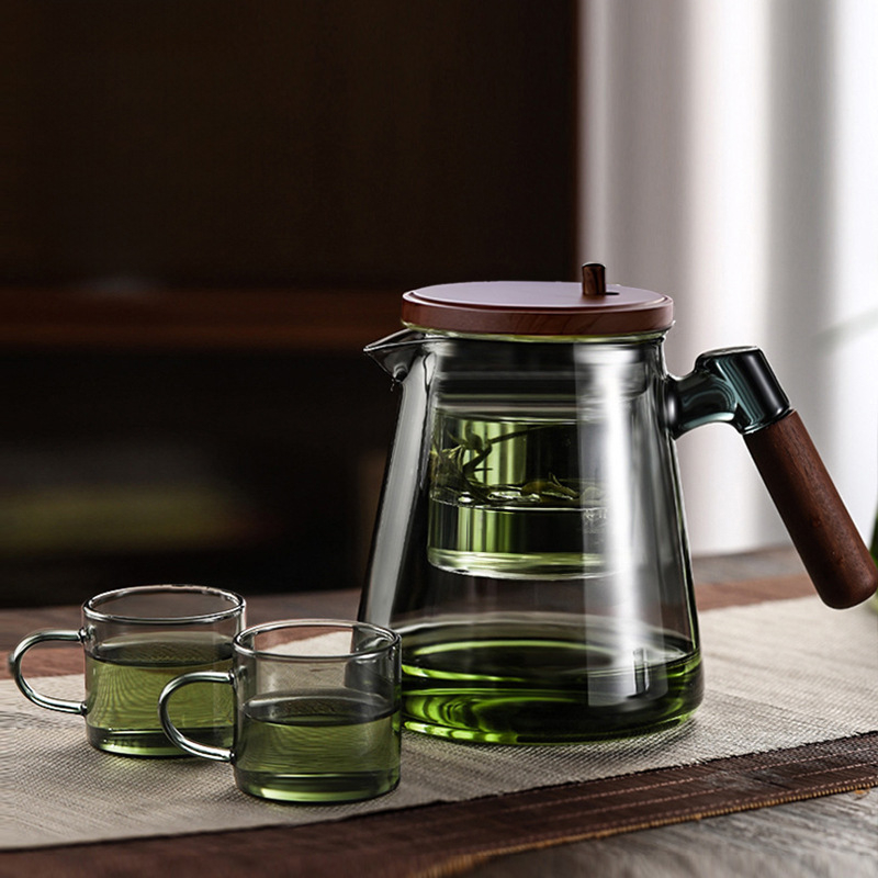 Ceainic elegant personalizabil pentru infuzie, mâner din lemn de nuc, interior din sticlă, filtrare printr-un buton, separare ceai-apă și pregătire prin presare.