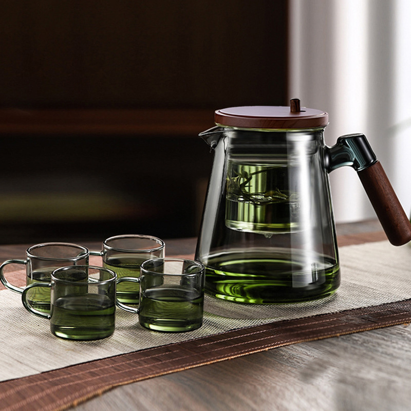 Ceainic elegant personalizabil pentru infuzie, mâner din lemn de nuc, interior din sticlă, filtrare printr-un buton, separare ceai-apă și pregătire prin presare.