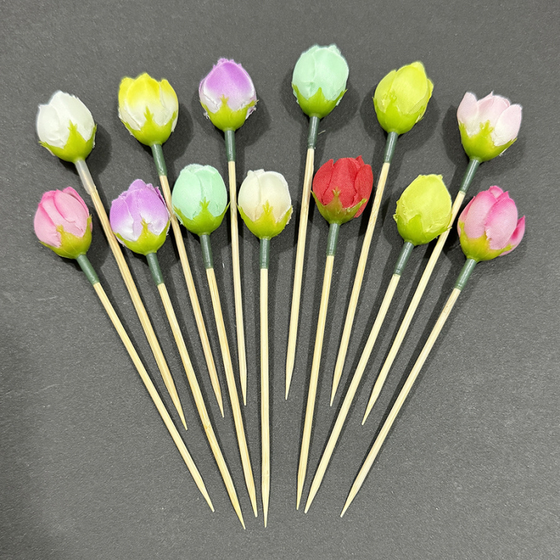 Set de 10 scobitori din lemn cu flori pentru fructe și cocktailuri — bețișoare decorative, de unică folosință, cu motiv trandafir