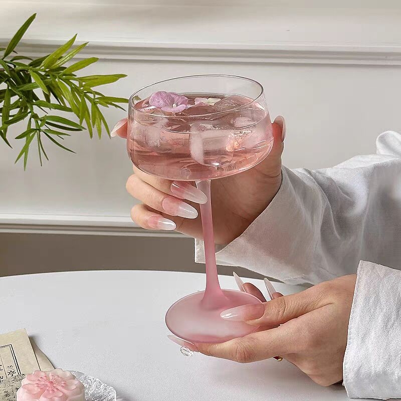 Pahar martini din cristal, înalt, roz, stil francez, pentru uz casnic