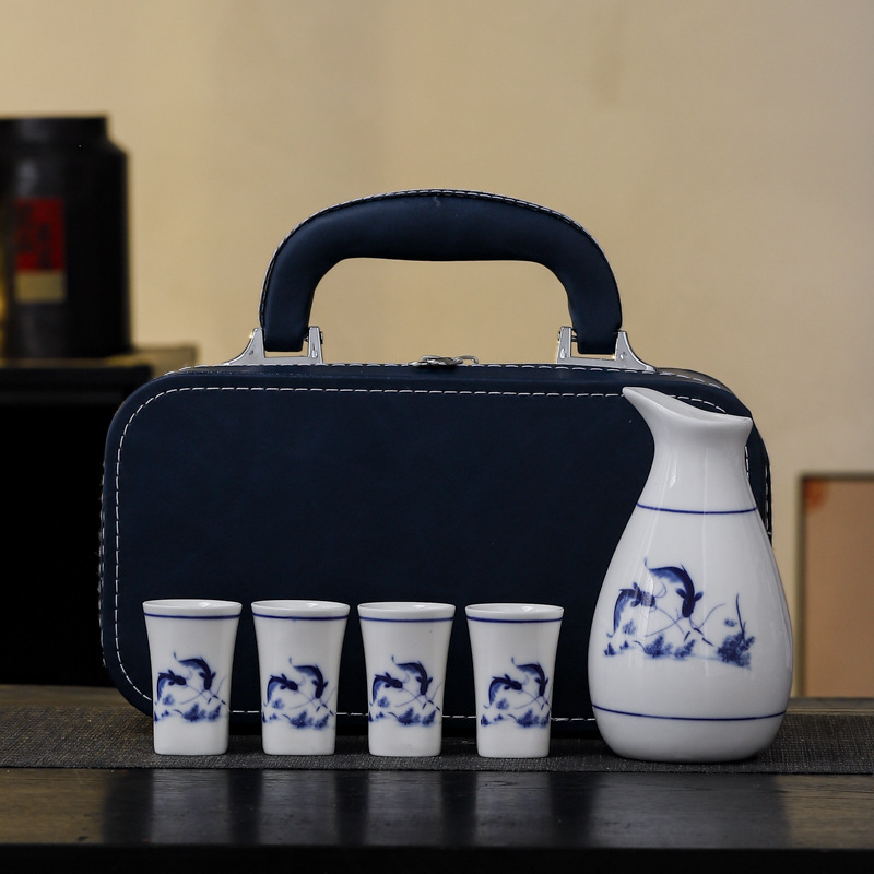 Set de vin din porțelan albastru-azuriu în cutie din piele, vas ceramic pentru vin cu patru pahare, distribuitor și încălzitor, ambalaj cadou