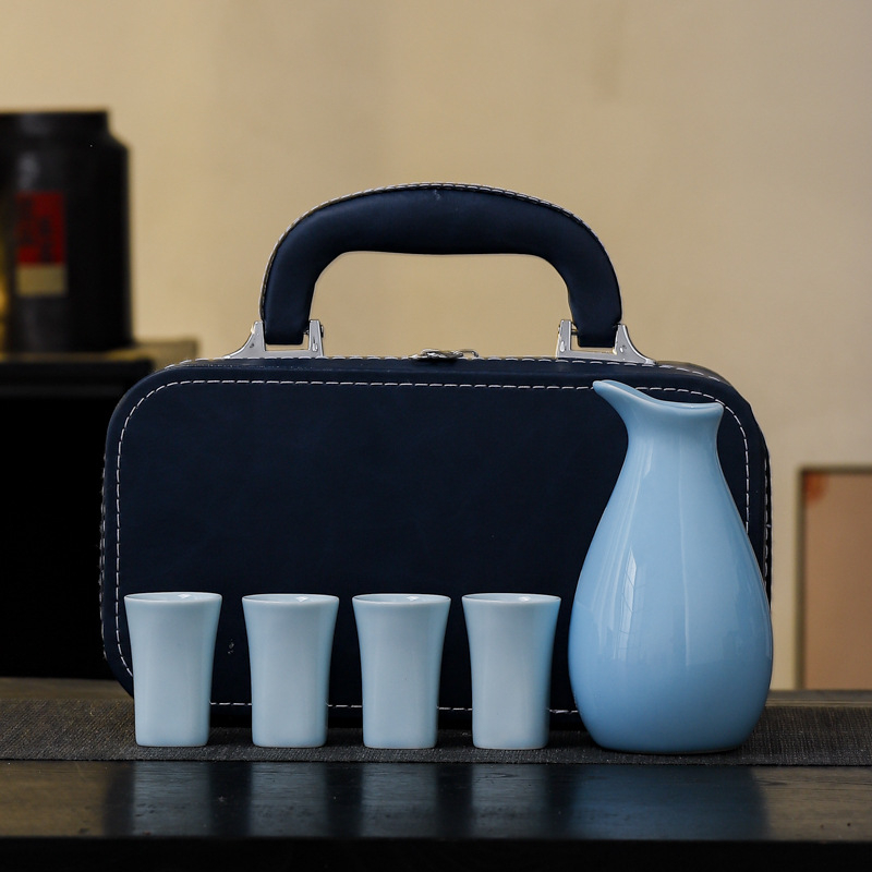 Set de vin din porțelan albastru-azuriu în cutie din piele, vas ceramic pentru vin cu patru pahare, distribuitor și încălzitor, ambalaj cadou