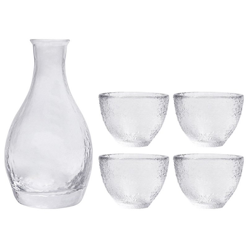 Set japonez din sticlă pentru sake — realizat manual, 1 carafă și 3 pahare, textură ciocănită, set cadou