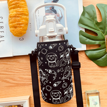 Ceașcă din plastic izolată drăguță, 1300 ml, husă pentru ceașă cu curea crossbody, potrivire universală, ceșă de 1700 ml cu corp lat, husă de protecție pentru exterior