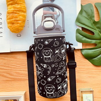 Ceașcă din plastic izolată drăguță, 1300 ml, husă pentru ceașă cu curea crossbody, potrivire universală, ceșă de 1700 ml cu corp lat, husă de protecție pentru exterior