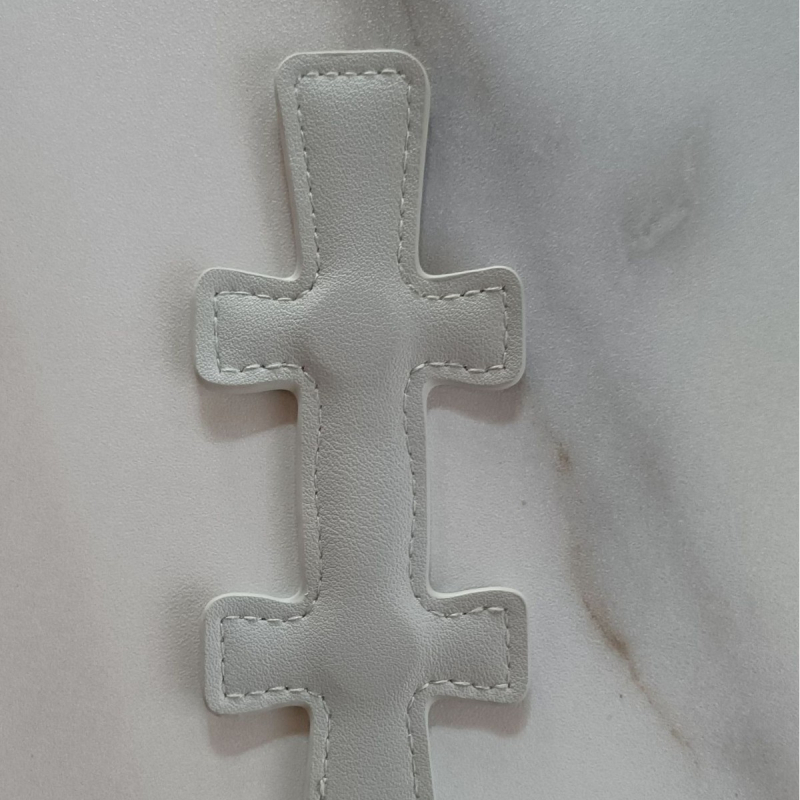 Semn de pagină magnetic din piele, în formă de cruce – gravare cu laser, marcaj de Crăciun