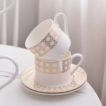 Set de cafea din porțelan de os, 15 piese, ceainic, căni și farfurioare, într-o cutie cadou