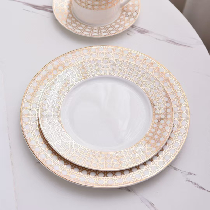 Set de cafea din porțelan de os, 15 piese, ceainic, căni și farfurioare, într-o cutie cadou