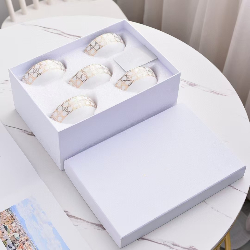 Set de cafea din porțelan de os, 15 piese, ceainic, căni și farfurioare, într-o cutie cadou