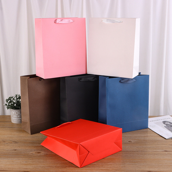 Genți de hârtie personalizate cu logo pentru haine — pungii de cadouri din carton alb pentru bijuterii și cosmetice