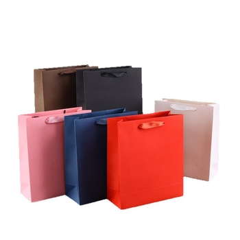 Genți de hârtie personalizate cu logo pentru haine — pungii de cadouri din carton alb pentru bijuterii și cosmetice