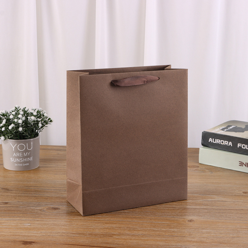 Genți de hârtie personalizate cu logo pentru haine — pungii de cadouri din carton alb pentru bijuterii și cosmetice
