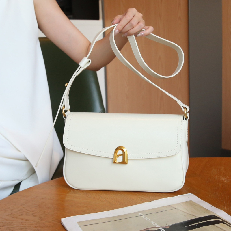 Ženska torba od kože prvog sloja teleće kože, crossbody torba, moderan i svestran dizajn, minimalističkog kvadratnog oblika