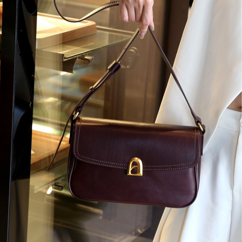 Ženska torba od kože prvog sloja teleće kože, crossbody torba, moderan i svestran dizajn, minimalističkog kvadratnog oblika