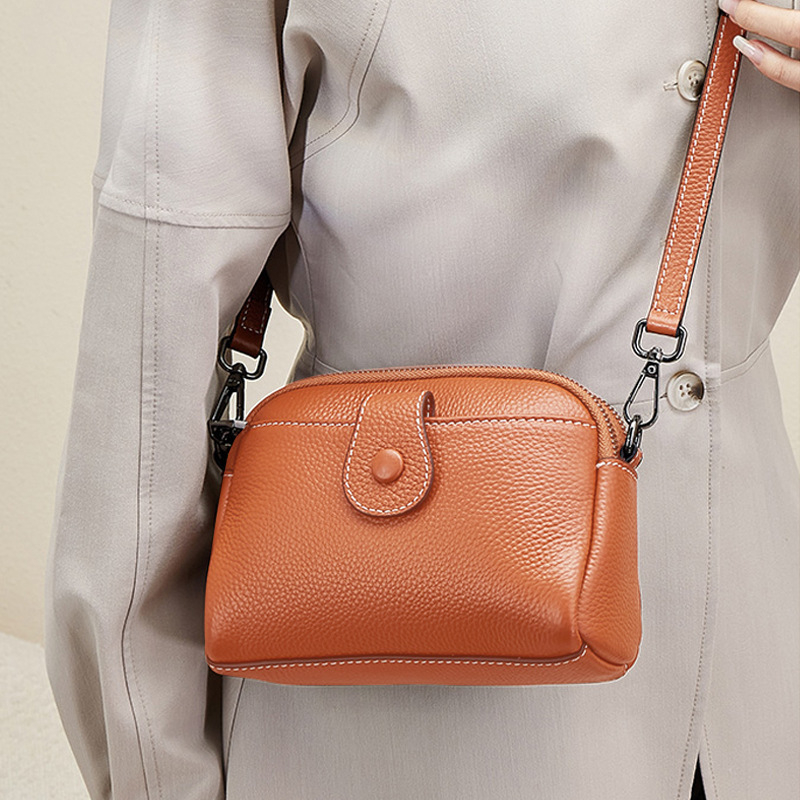 Ženska torbica od prave kože, mala crossbody torba, stilska i praktična za svakodnevnu upotrebu, pretinac za telefon