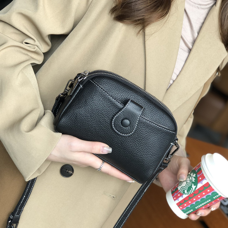 Ženska torbica od prave kože, mala crossbody torba, stilska i praktična za svakodnevnu upotrebu, pretinac za telefon