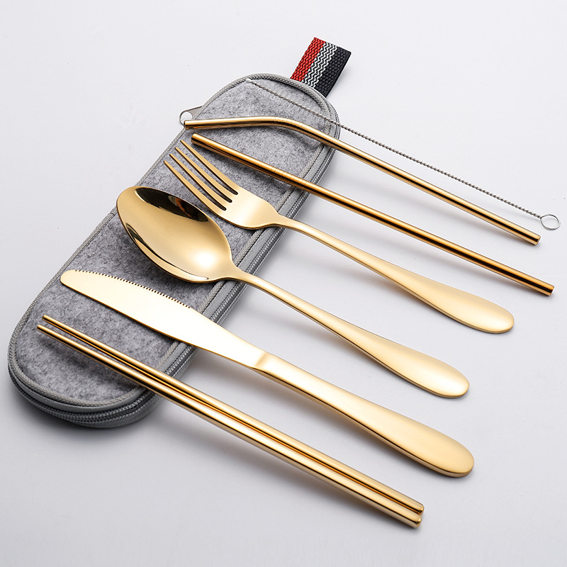 Set din oțel inoxidabil cuțit, furculiță și lingură pentru picnic în aer liber, în geantă cu fermoar; include bețișoare, pai și perie de curățare, 8 piese, set de masă portabil