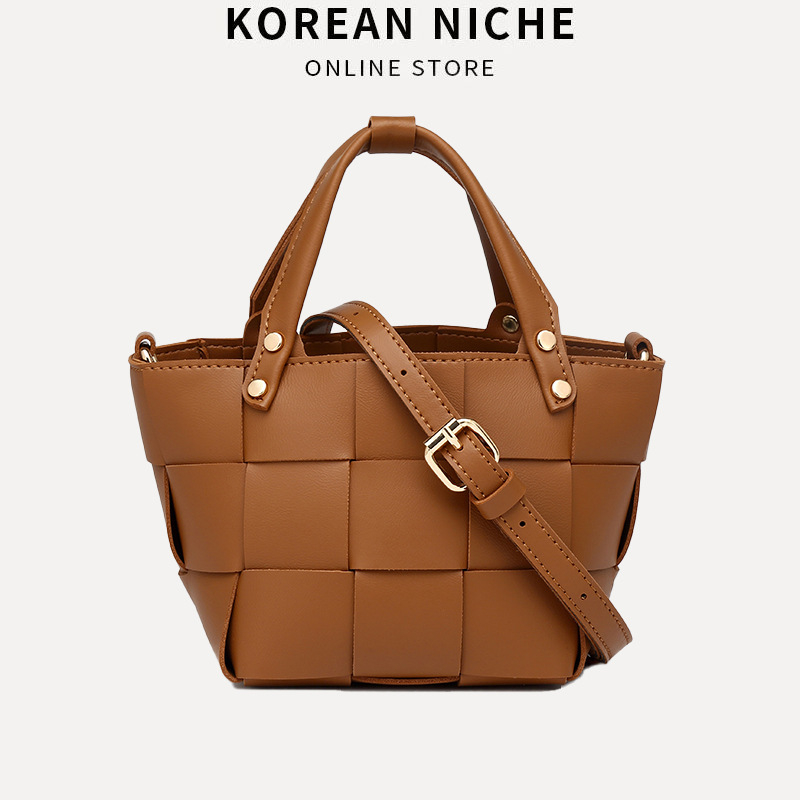 2026 modna ženska torba u korejskom stilu, mala crossbody torba s pletenom teksturom