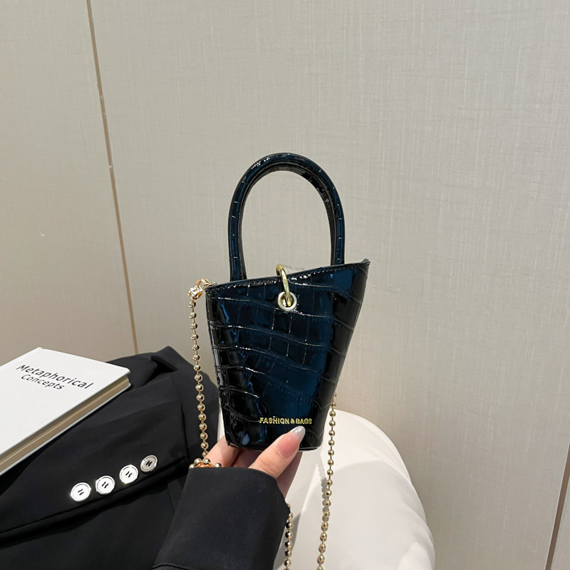Ženska torba s leopard uzorkom i lancem, bucket stil, retro dizajn, mala crossbody torba za žene, unutarnja pretinica za dokumente i torbica za ruž