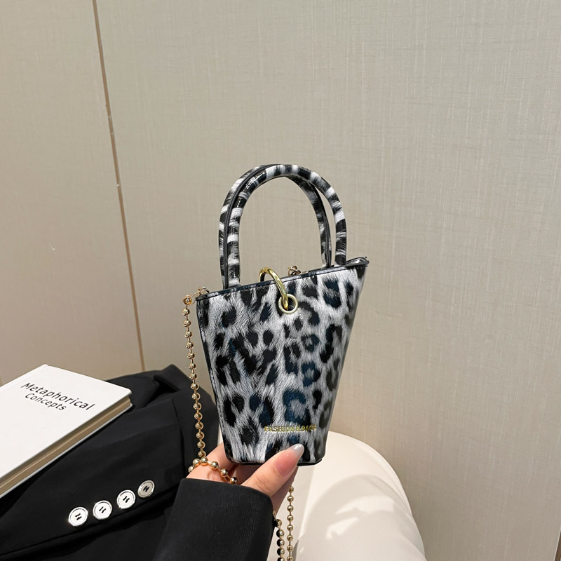 Ženska torba s leopard uzorkom i lancem, bucket stil, retro dizajn, mala crossbody torba za žene, unutarnja pretinica za dokumente i torbica za ruž
