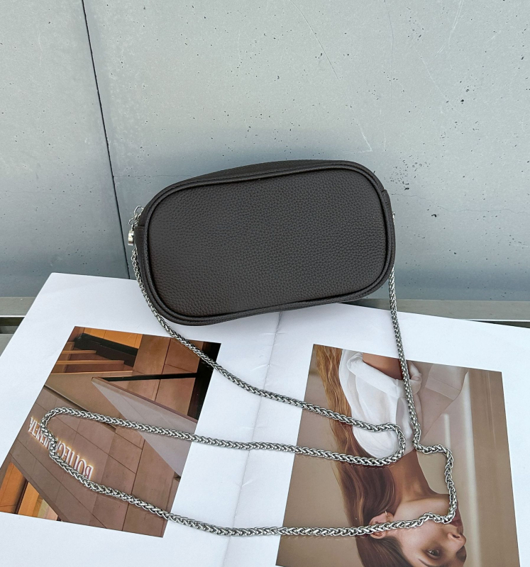 Ženska torbica od vrhunske teleće kože, preko ramena i križnog remena, jednobojna, mekana prirodna koža, s lancem za telefon i kartice