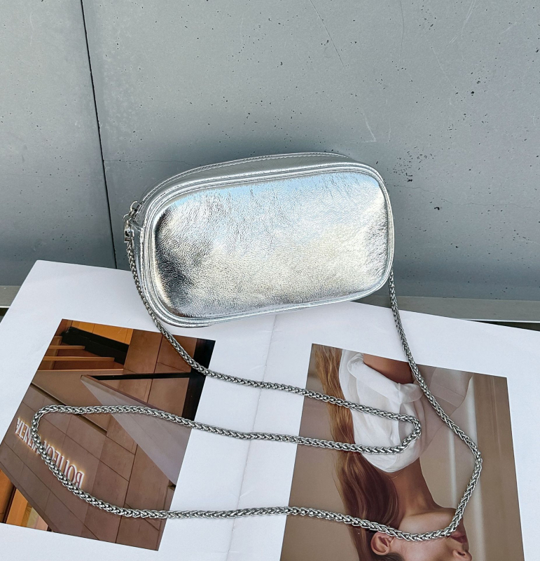 Ženska torbica od vrhunske teleće kože, preko ramena i križnog remena, jednobojna, mekana prirodna koža, s lancem za telefon i kartice