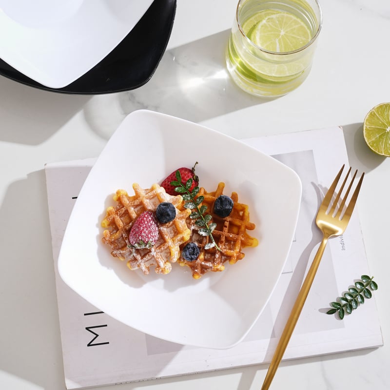 Farfurie pătrată în stil Nordic, din plastic, cu bază cu picioare, pentru salate, supe și preparate reci