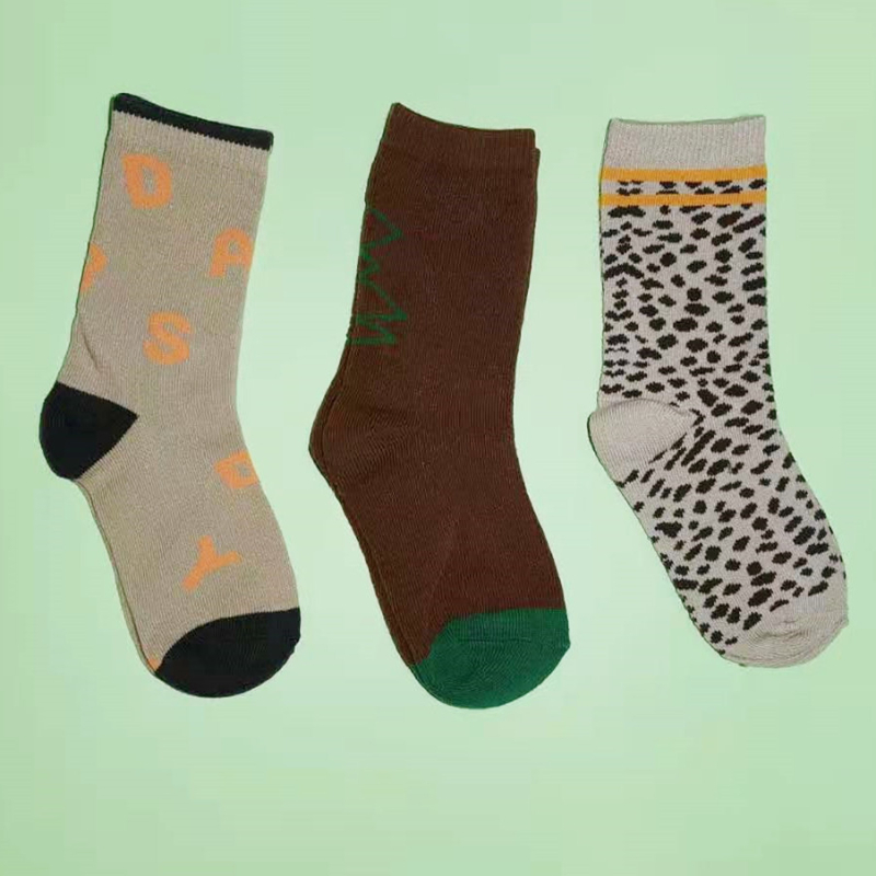 2026 Koreai gyerekeknek szóló rövid zokni, őszi–téli szezon, leopard mintás és kockás, kávé színű, uniszex