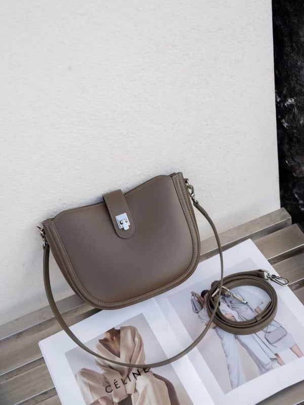 Ženska torba tip sedlo, vrhunska, elegantna lagana luksuzna torba za ramena, model 2026