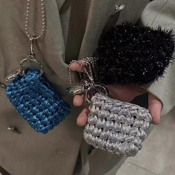 Upletena mini torbica s crossbody remenom, torbica za ruž i slušalice, premium dojam