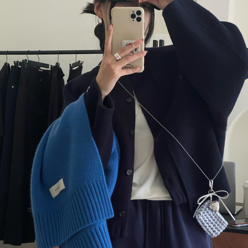 Upletena mini torbica s crossbody remenom, torbica za ruž i slušalice, premium dojam