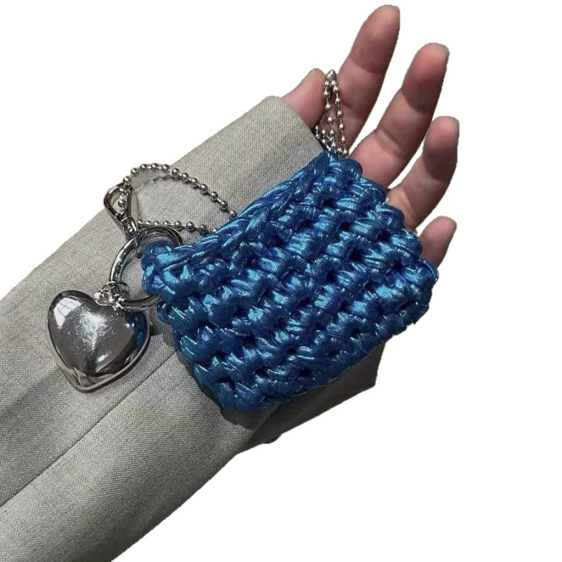 Upletena mini torbica s crossbody remenom, torbica za ruž i slušalice, premium dojam
