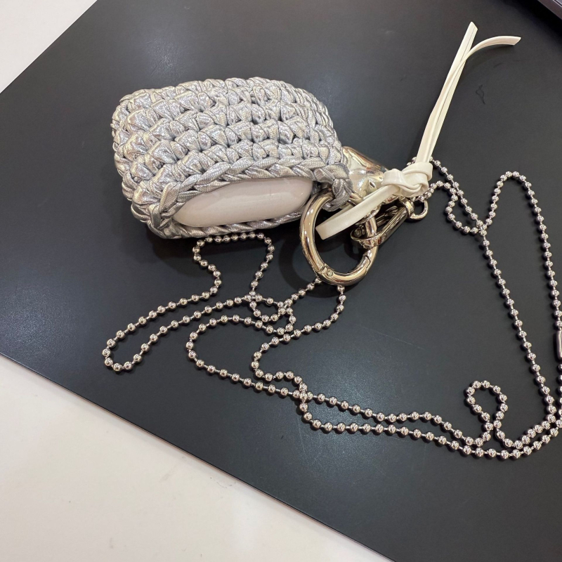 Upletena mini torbica s crossbody remenom, torbica za ruž i slušalice, premium dojam