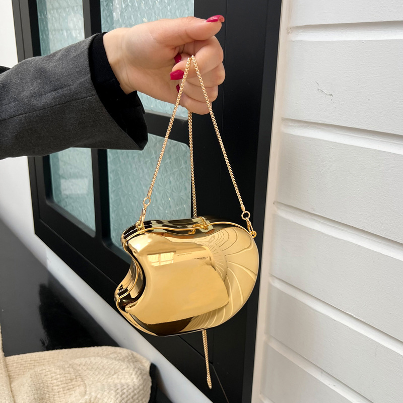 Akril torbica za žene preko ramena sa lancem — box bag, mala, ovalnog oblika, za večernje nošenje
