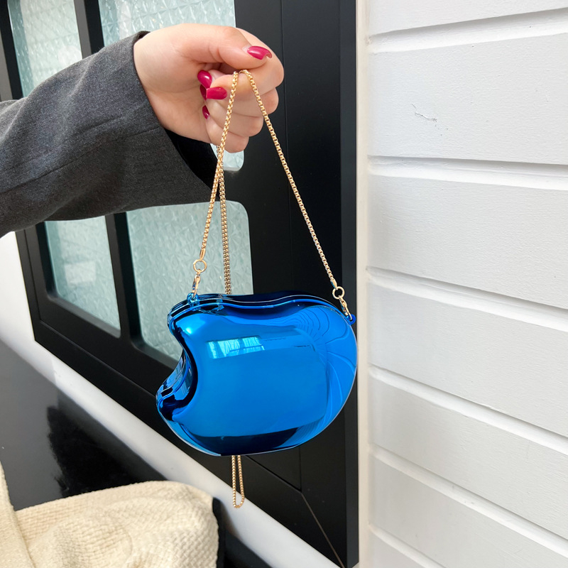 Akril torbica za žene preko ramena sa lancem — box bag, mala, ovalnog oblika, za večernje nošenje