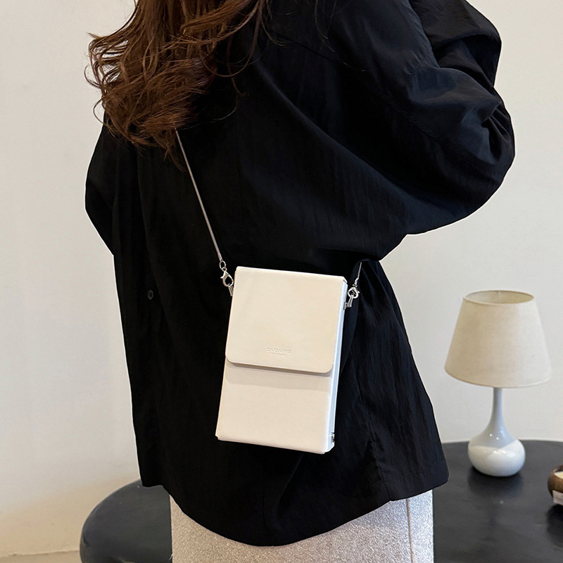 Ženska crossbody torbica u gradskom minimalističkom stilu, mala veličina, PU koža, lanac, džep za telefon i mini torbicu za ruž