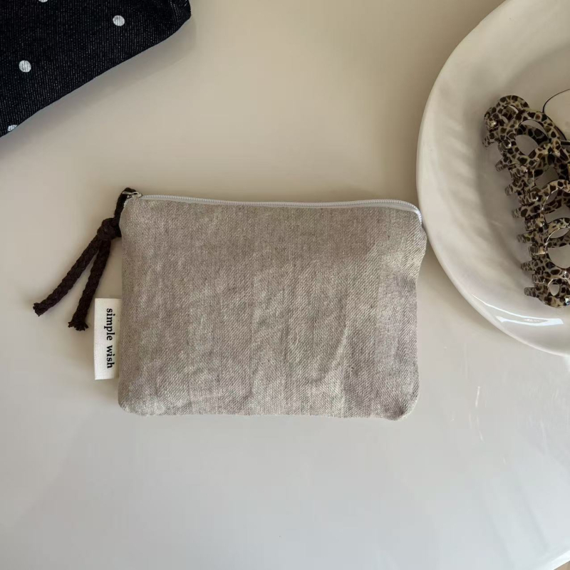 Mini novčanik od denim platna sa zatvaračem, za ruž i slušalice