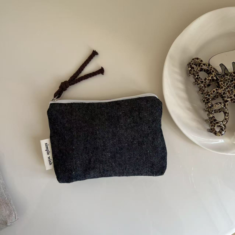 Mini novčanik od denim platna sa zatvaračem, za ruž i slušalice