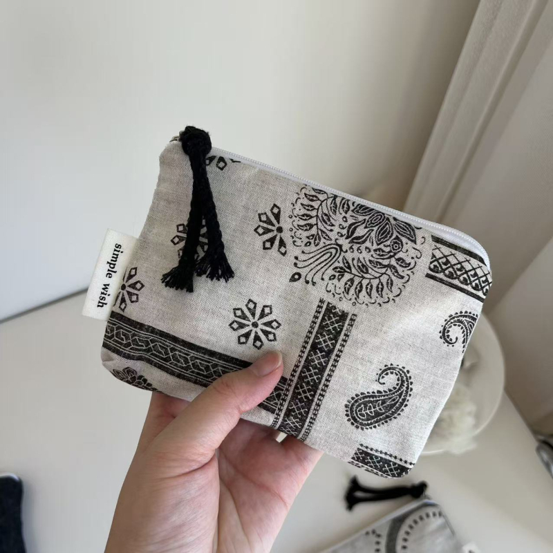 Mini novčanik od denim platna sa zatvaračem, za ruž i slušalice