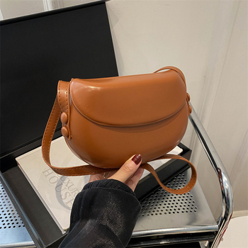 Ženska torba s korejskim nišnim dizajnom, proljeće 2024, minimalistička, dnevna, sedlo oblik, crossbody remen