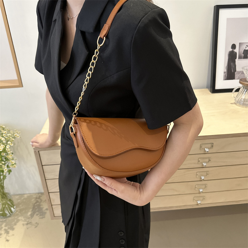 Ženska mala torbica od PU kože, tip sedla, jesen 2024, crossbody s jednom naramenicom, gradski minimalistički stil
