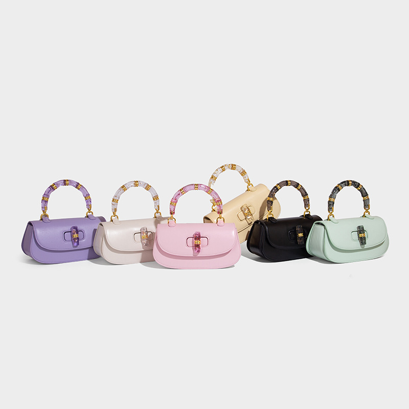 Kristalna torbica tip sedlo s bambus detaljem, svestrana mala ženska torbica, novi model 2025, minimalistički i elegantan stil, za rameno ili crossbody nošenje