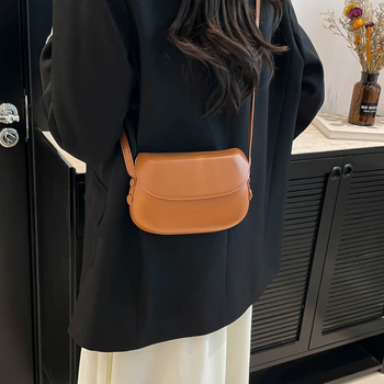 Crvena sedlovita crossbody torba, mala, PU koža, ljeto 2025, korejski retro stil, ženska torba za mobitel