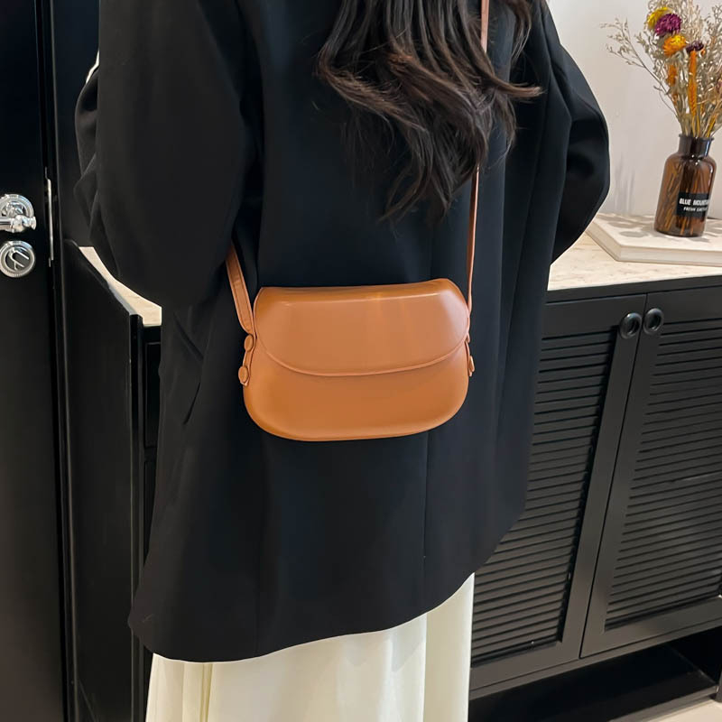 Crvena sedlovita crossbody torba, mala, PU koža, ljeto 2025, korejski retro stil, ženska torba za mobitel